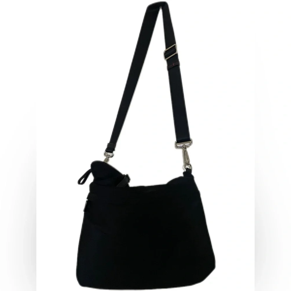 Tumi tote durable